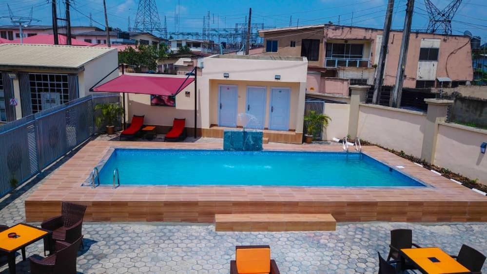 Fawzy Hotel Ibadan Buitenkant foto