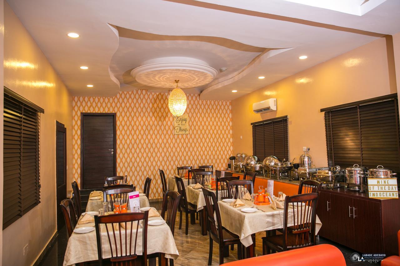 Fawzy Hotel Ibadan Buitenkant foto