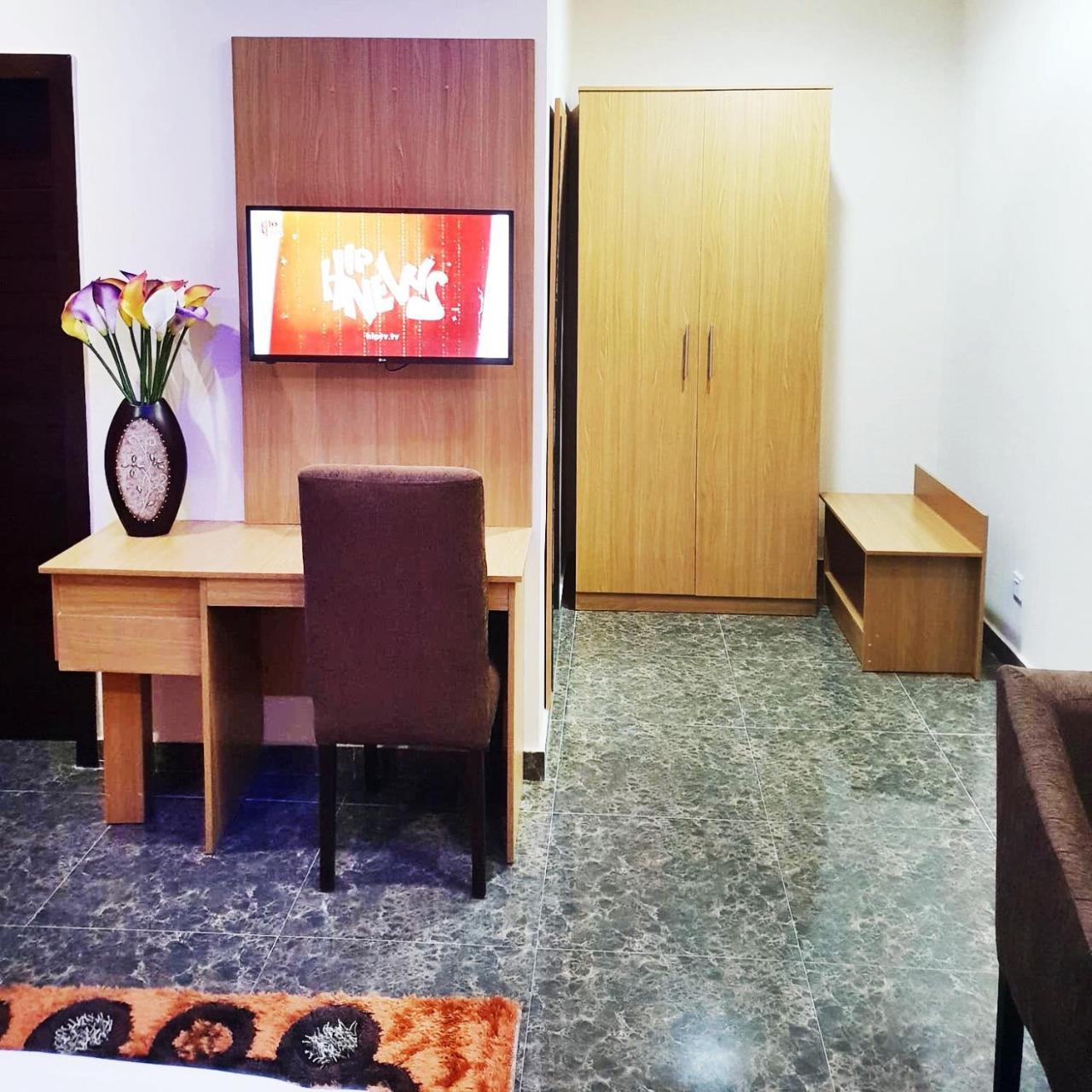 Fawzy Hotel Ibadan Buitenkant foto