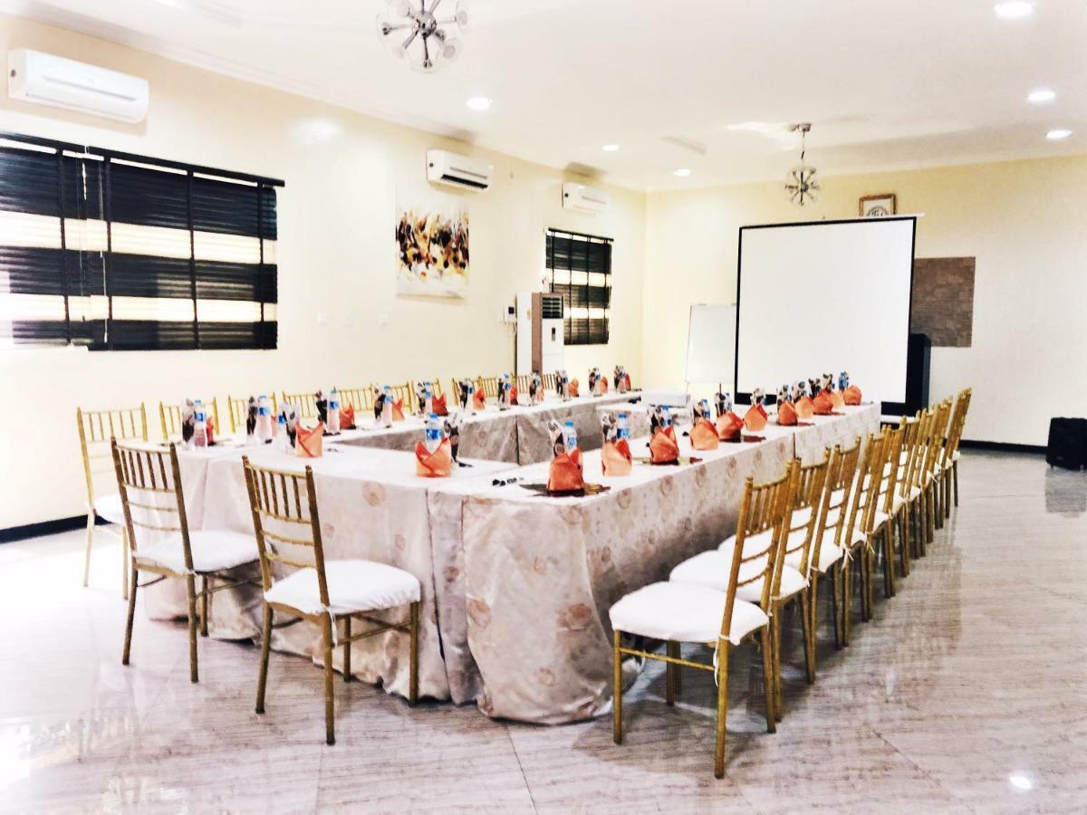 Fawzy Hotel Ibadan Buitenkant foto