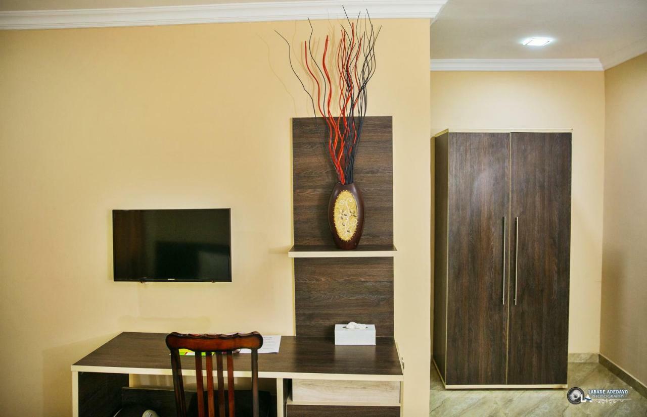 Fawzy Hotel Ibadan Buitenkant foto