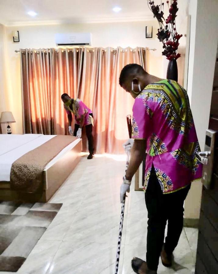 Fawzy Hotel Ibadan Buitenkant foto